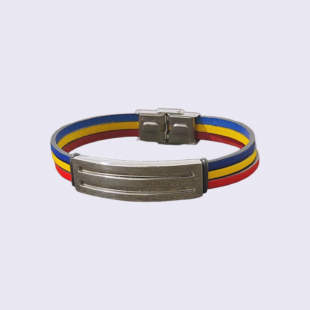 Brățară piele tricolor cu accesorii din inox