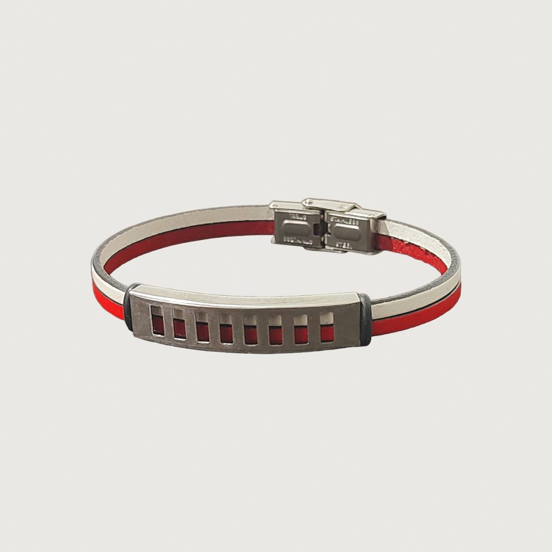 Brățară piele roșie și albă cu accesorii din inox